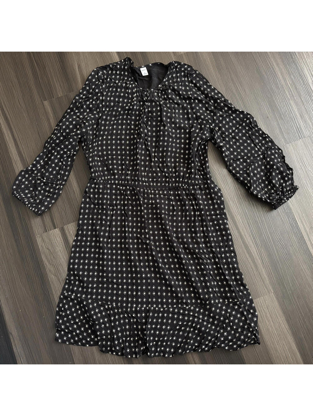 Old Navy Women's Dress Size Medium Long Sleeve Knee Length Black Tiered